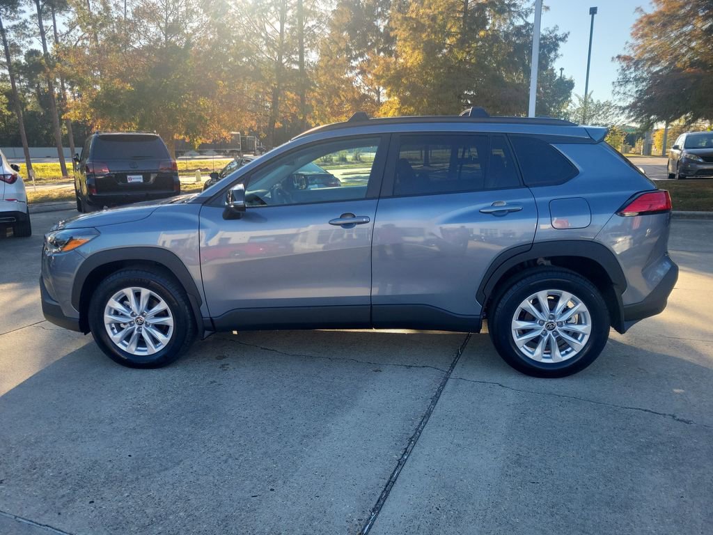 Certified 2025 Toyota Corolla Cross LE image 2