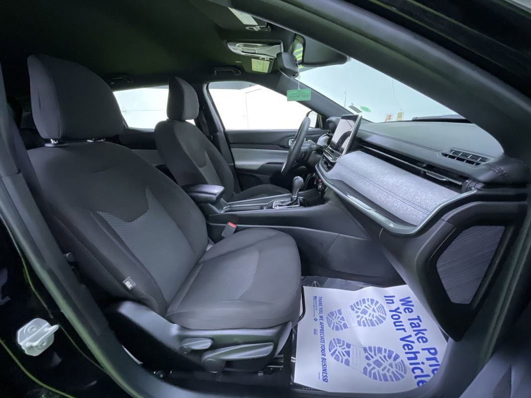 Used 2024 Jeep Compass Sport image 29