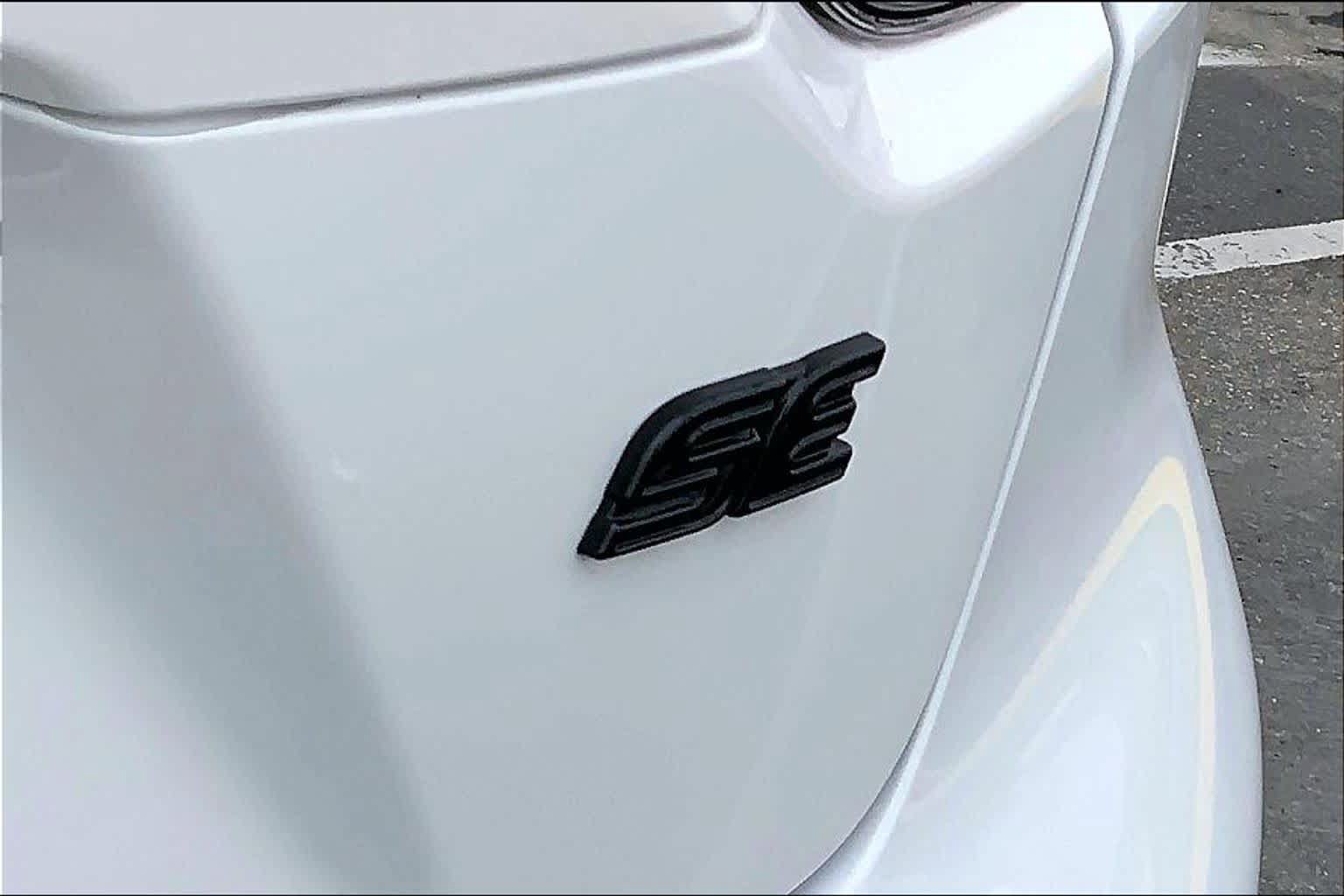 Certified 2025 Toyota Corolla SE w/ SE Premium Package FWD image 9