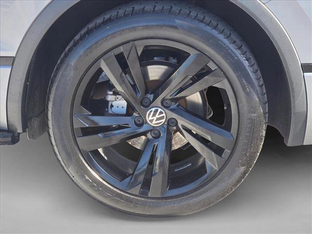 Used 2023 Volkswagen Tiguan SE R-Line image 23
