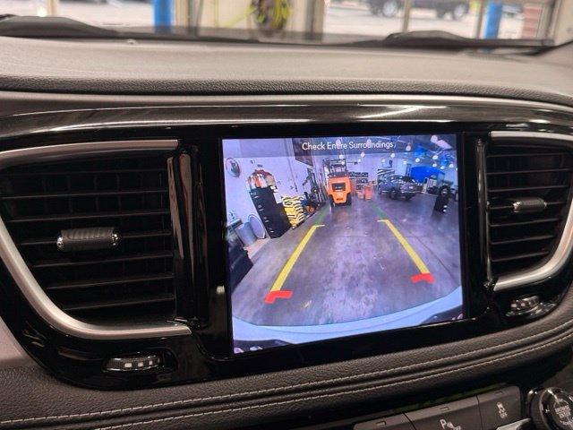 Used 2019 Chrysler Pacifica Limited w/ S Appearance Package FWD image 13