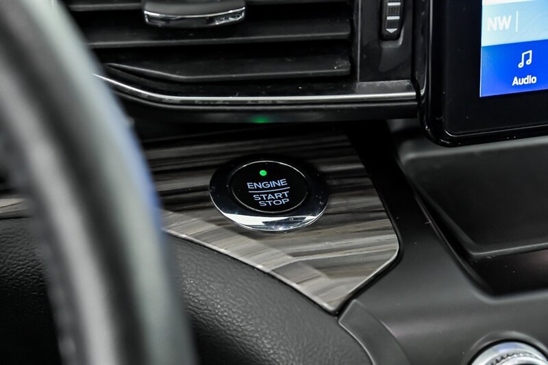 Used 2020 Ford Explorer Limited AWD/4WD image 25