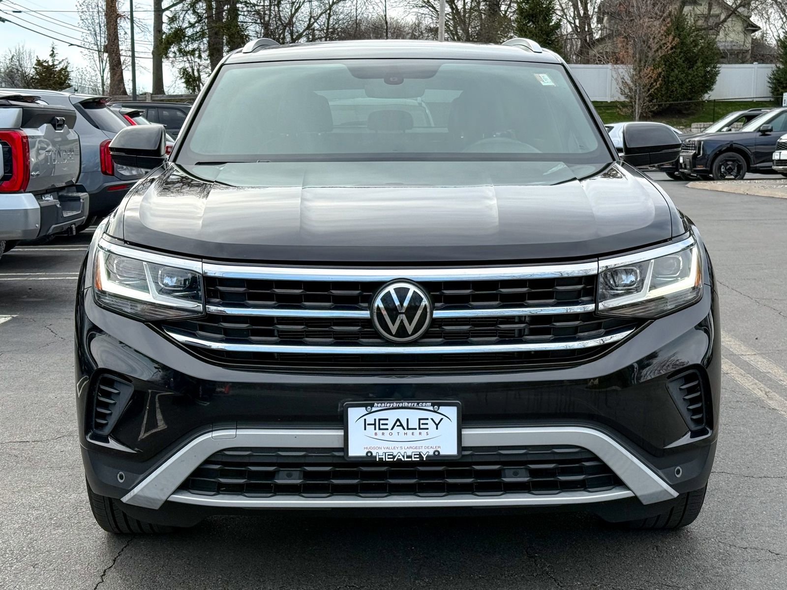Used 2021 Volkswagen Atlas Cross Sport SE w/ Panoramic Sunroof Package AWD/4WD image 2