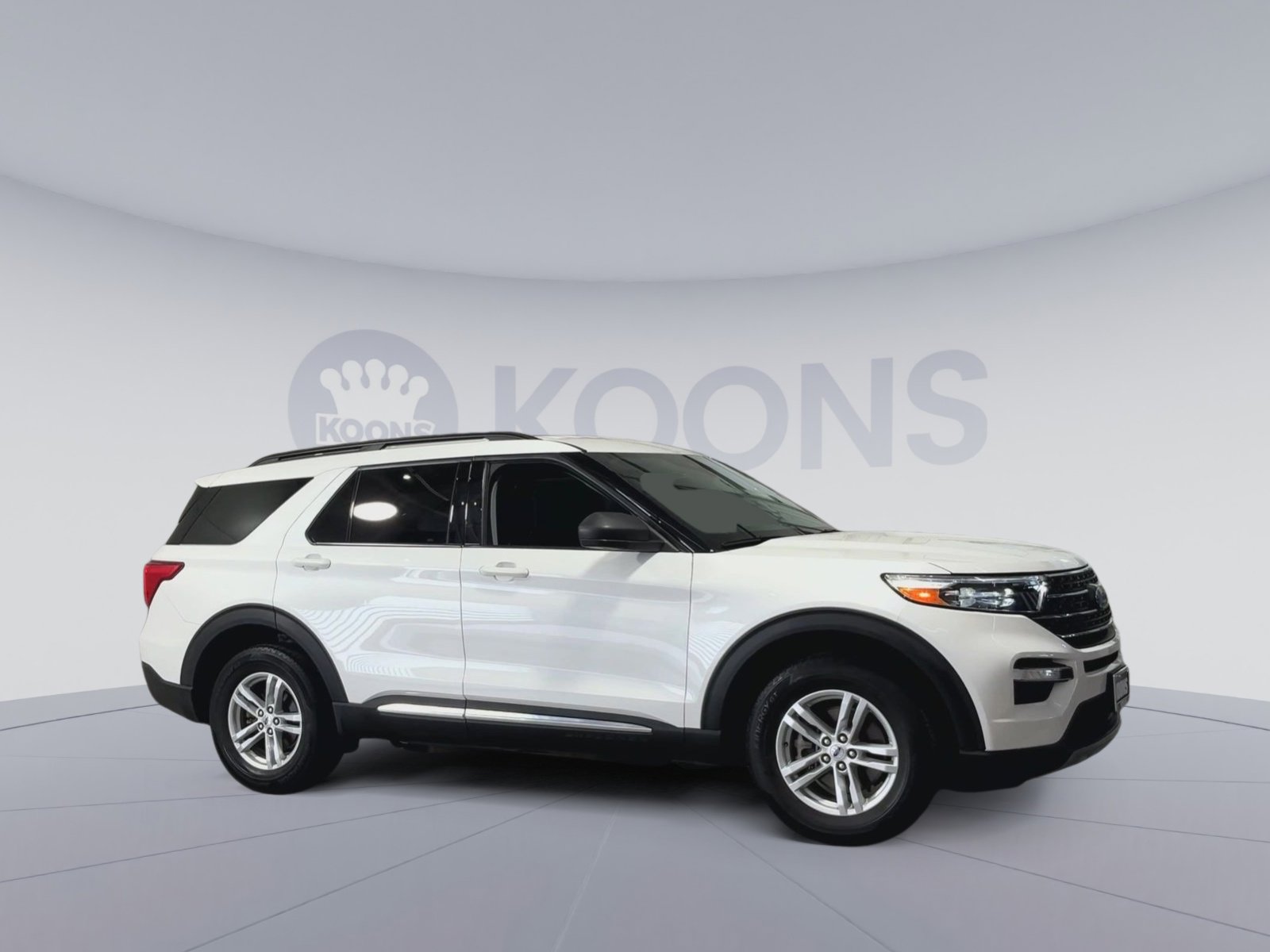 Used 2022 Ford Explorer XLT w/ Equipment Group 202A AWD/4WD image 2