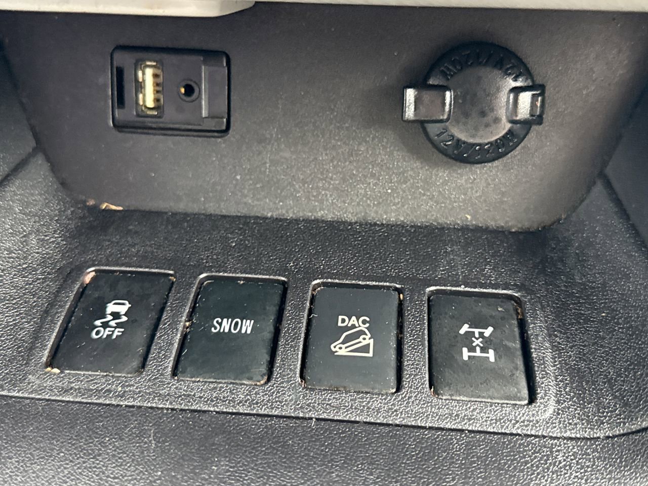 Used 2015 Toyota Highlander LE AWD/4WD image 20
