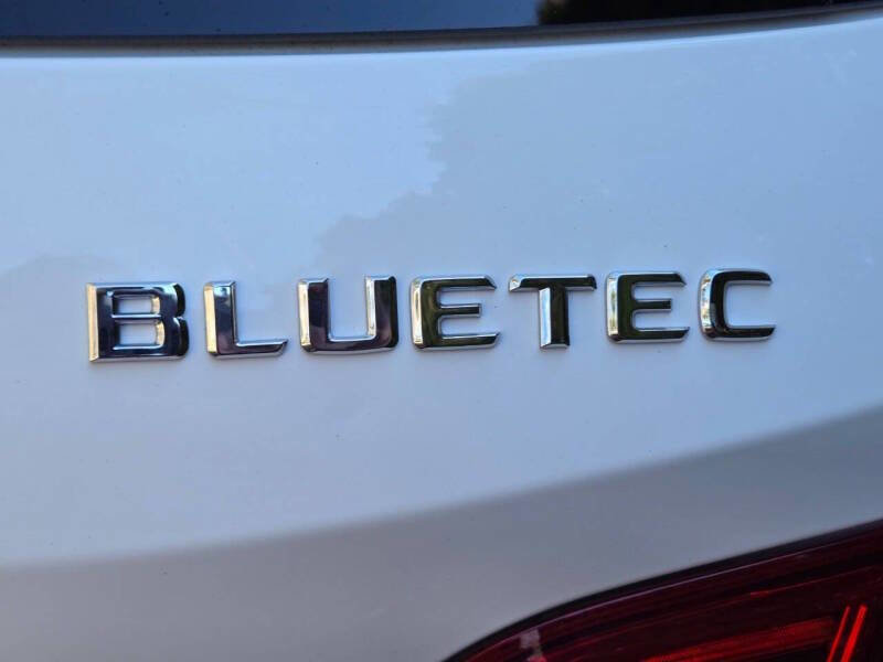 Used 2015 Mercedes-Benz ML 250 BlueTEC 4MATIC image 2