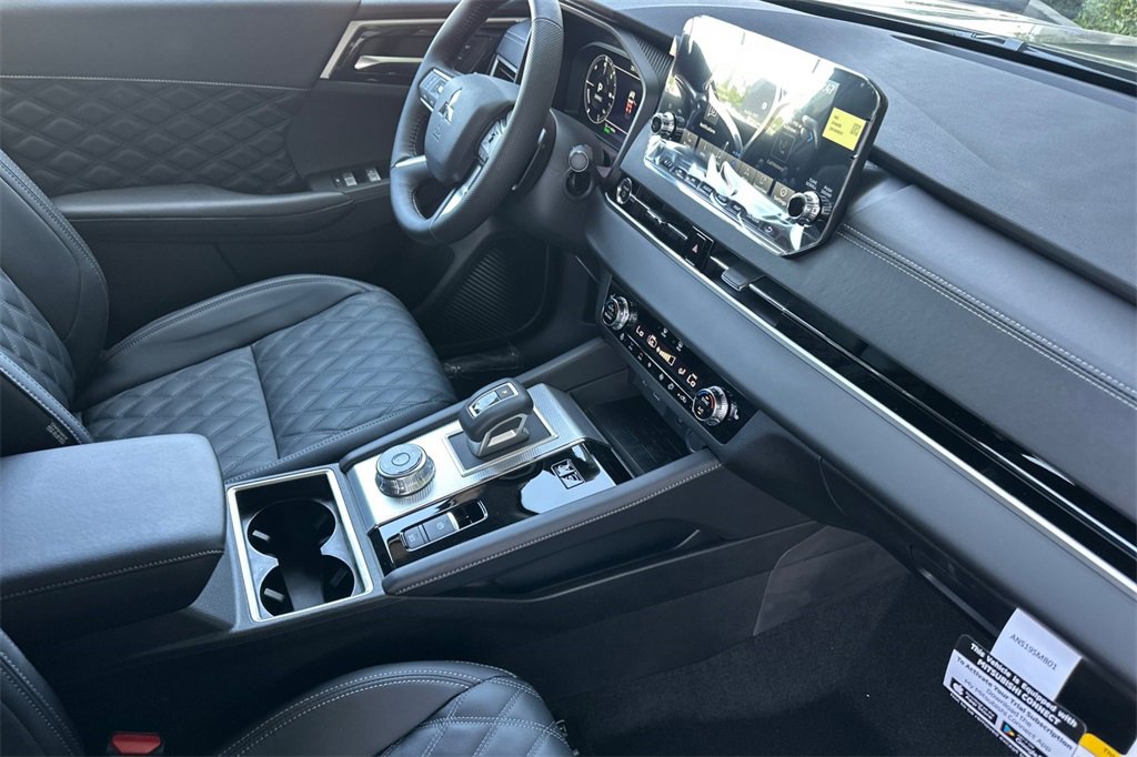 New 2025 Mitsubishi Outlander SEL image 17