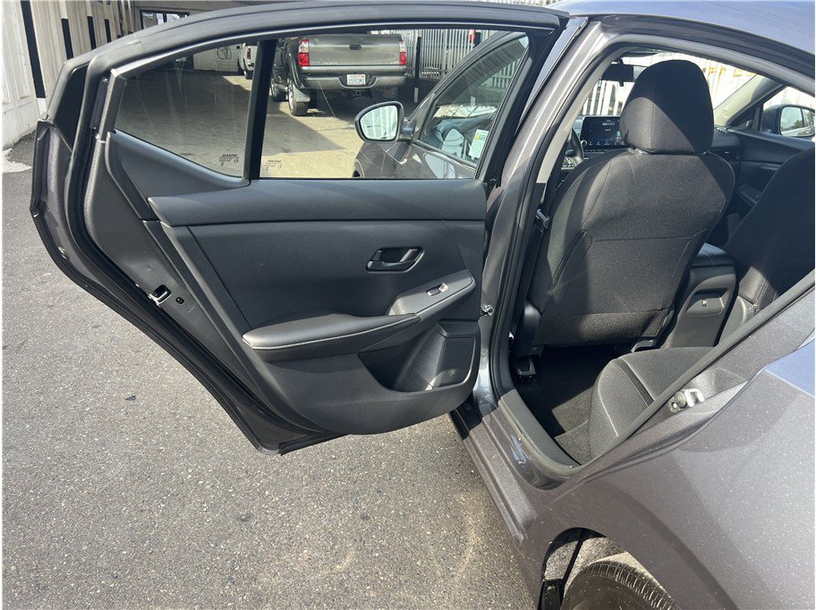 Used 2025 Nissan Sentra SV image 9