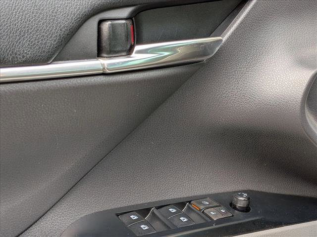 Used 2020 Toyota Camry SE video 4