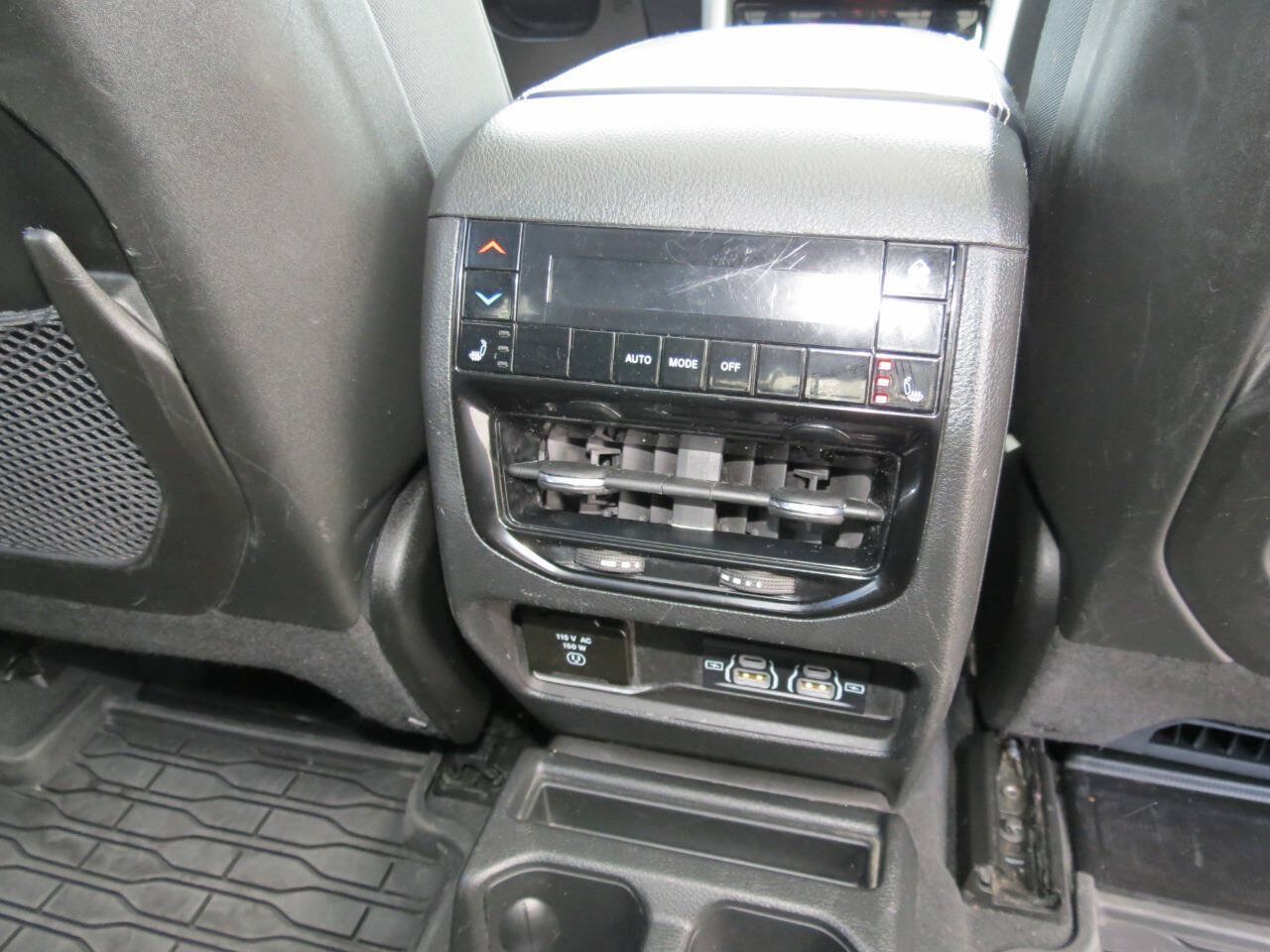 Used 2024 Jeep Grand Cherokee L Overland w/ Trailer Tow Package AWD/4WD image 15
