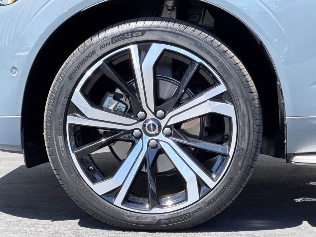 Certified 2023 Volvo XC60 B5 Ultimate FWD image 25