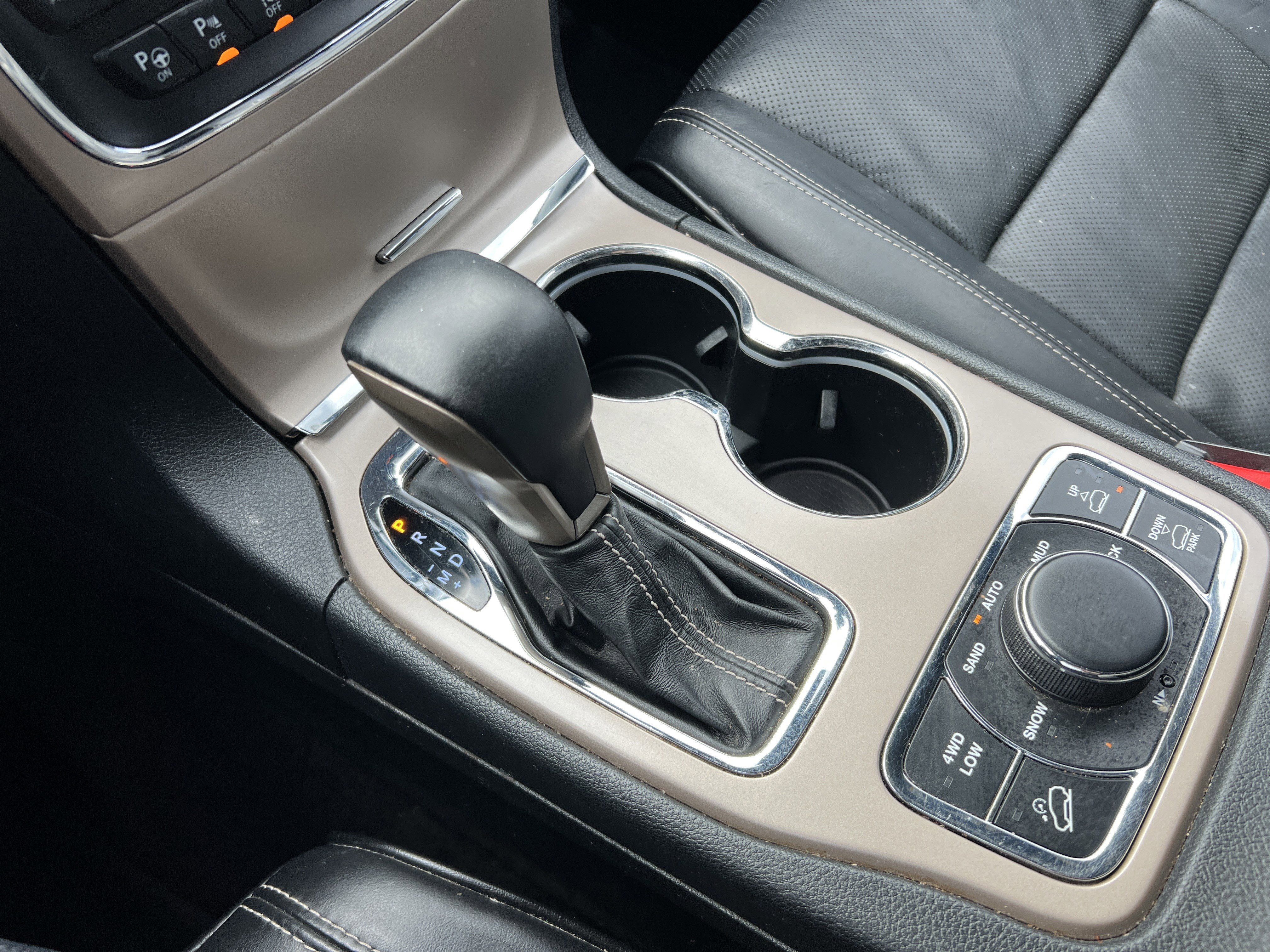 Used 2017 Jeep Grand Cherokee Overland w/ Jeep Active Safety Group image 25