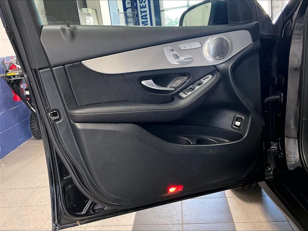Used 2019 Mercedes-Benz GLC 300 4MATIC Coupe image 9