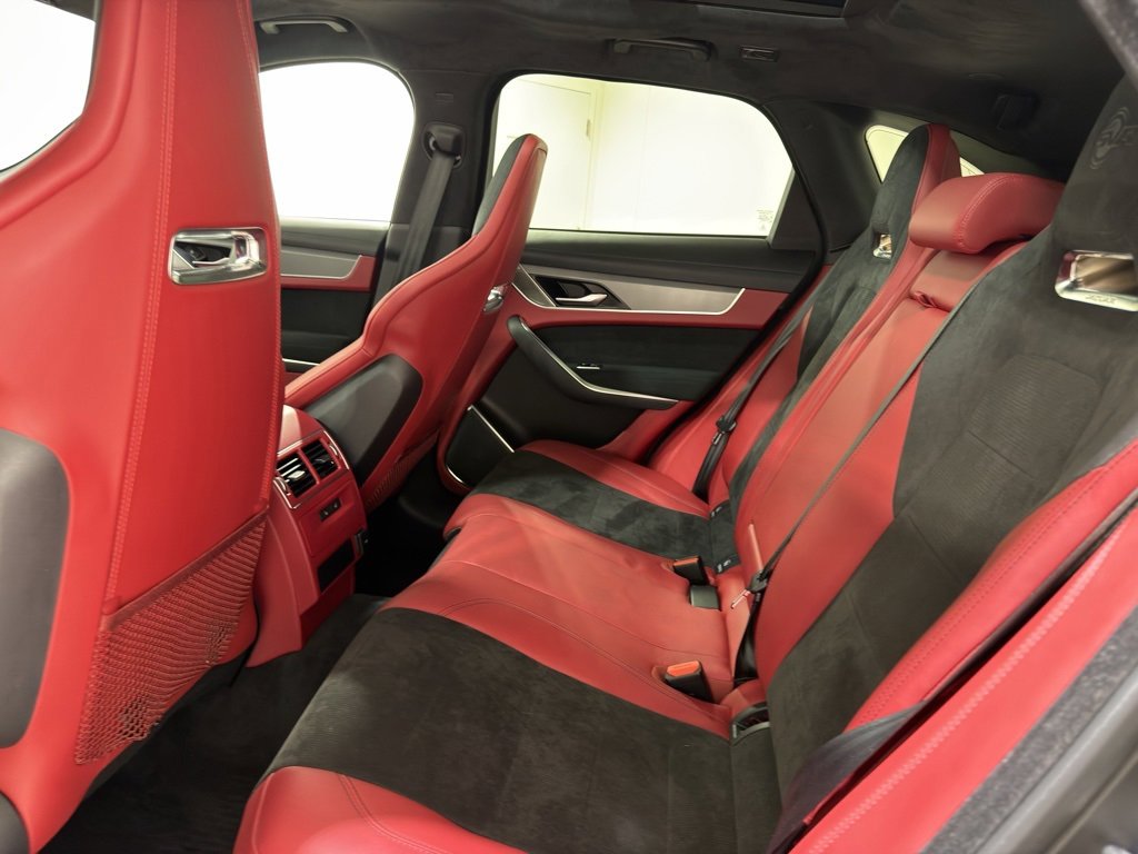 Used 2023 Jaguar F-PACE SVR image 22