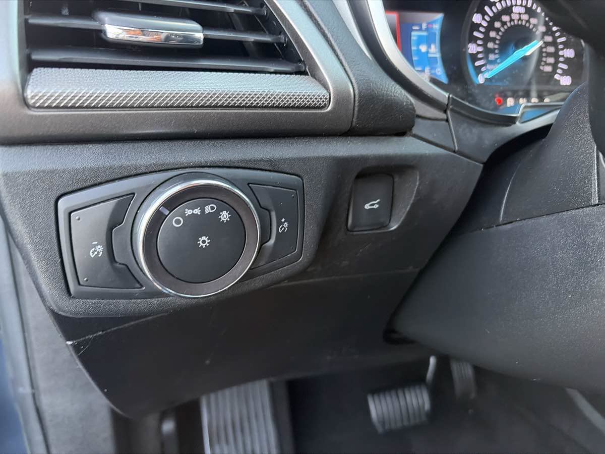 Used 2019 Ford Fusion SE FWD image 35
