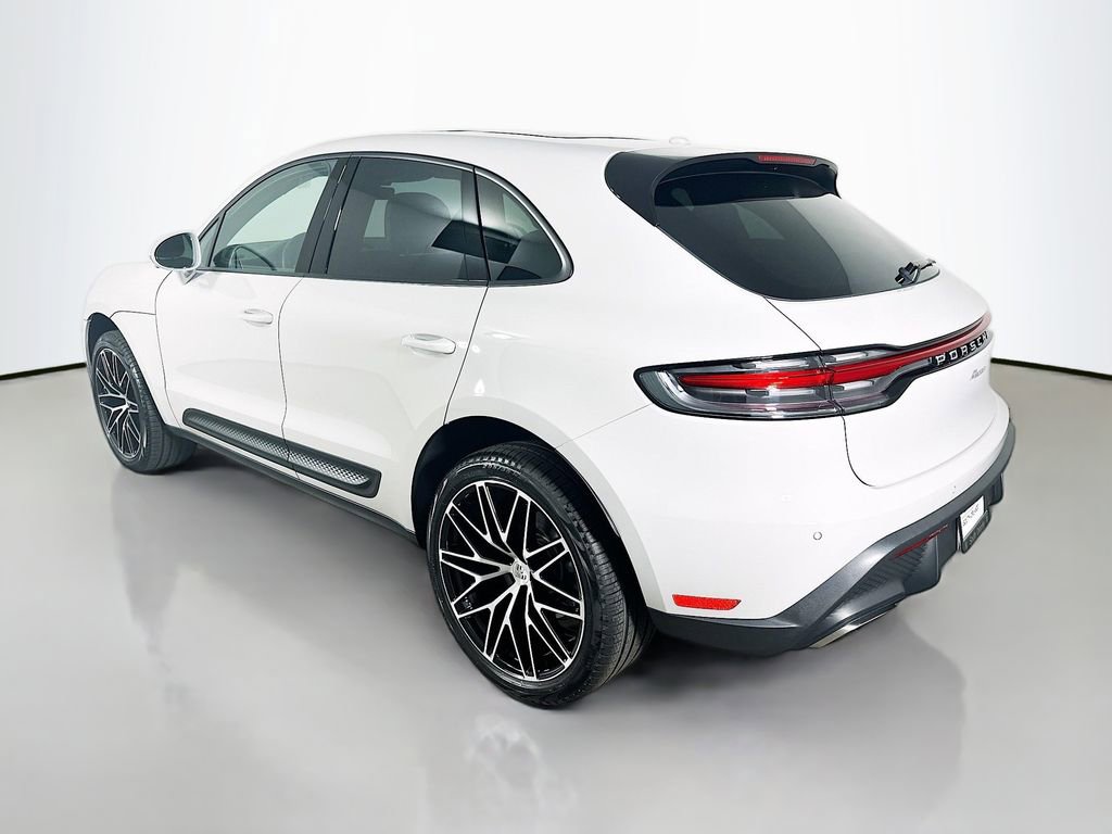 Certified 2026 Porsche Macan image 3
