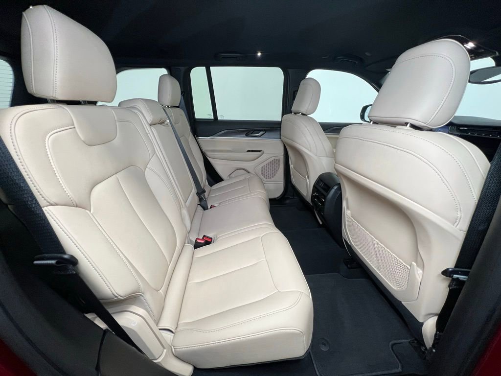 Used 2024 Jeep Grand Cherokee Limited image 8