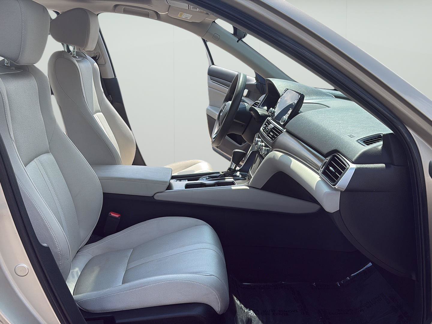 Used 2018 Honda Accord EX image 15