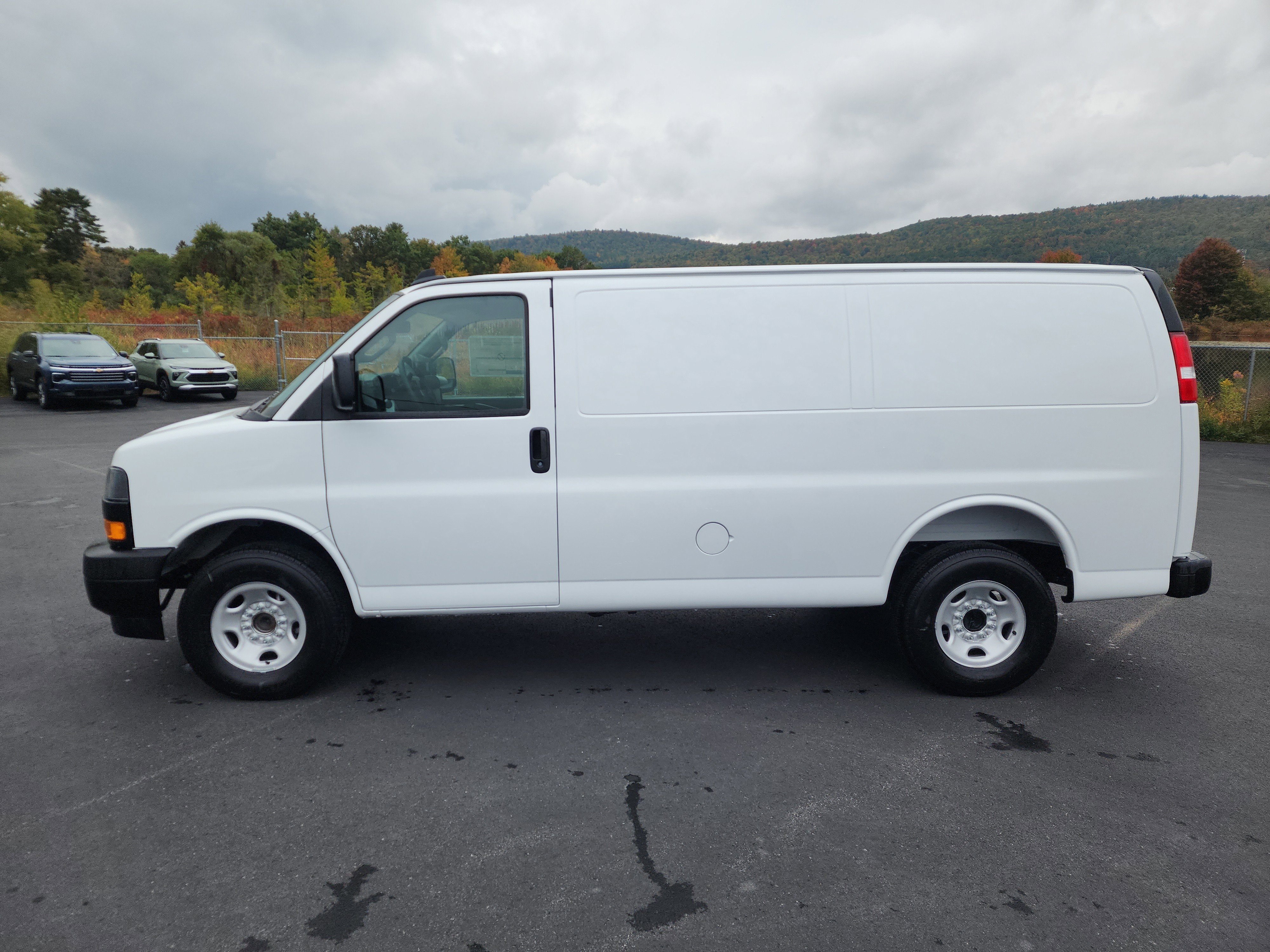 New 2025 GMC Savana 3500 w/ Driver Convenience Package image 5