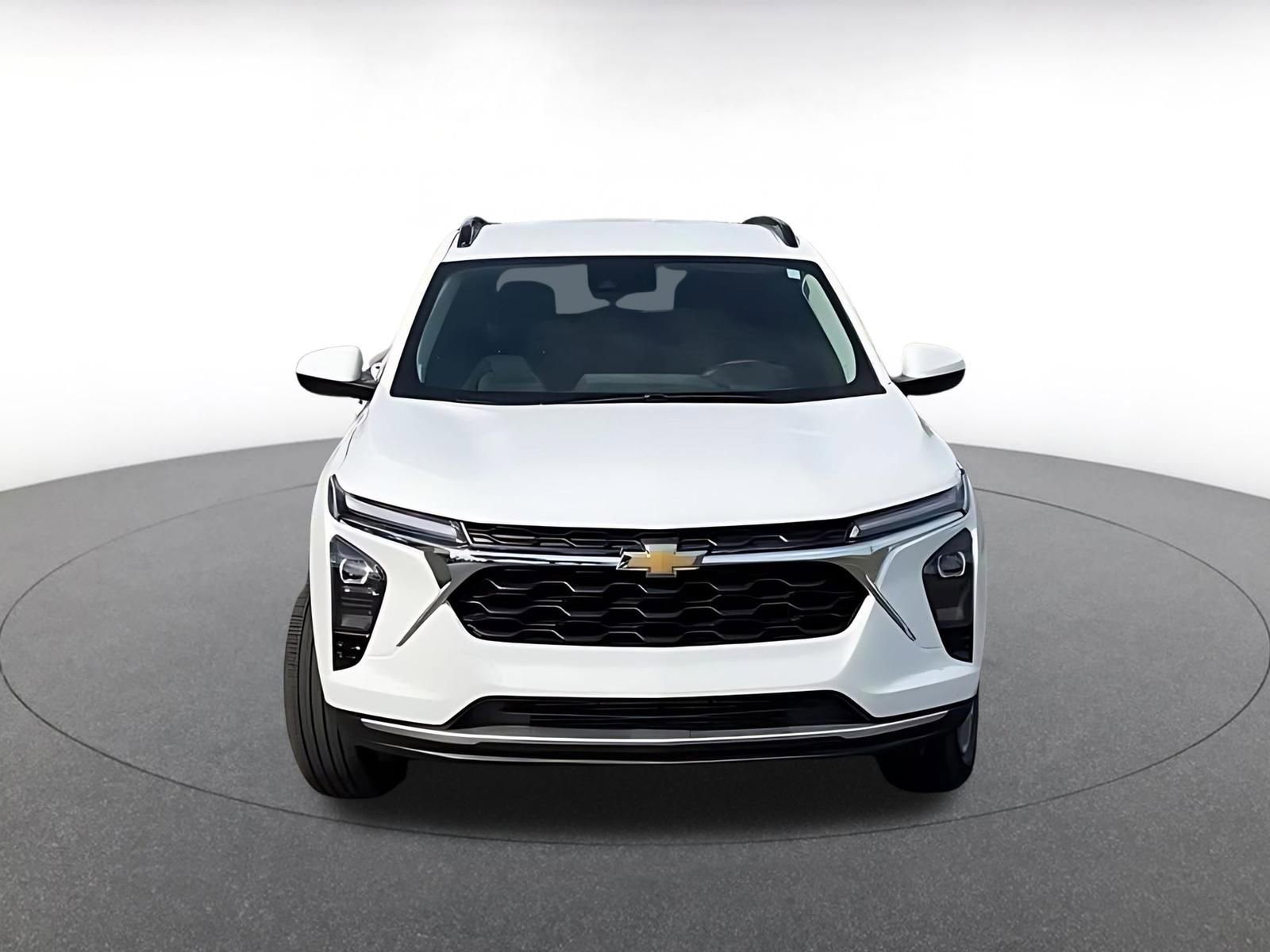 Used 2025 Chevrolet Trax LT w/ LT Convenience Package image 4