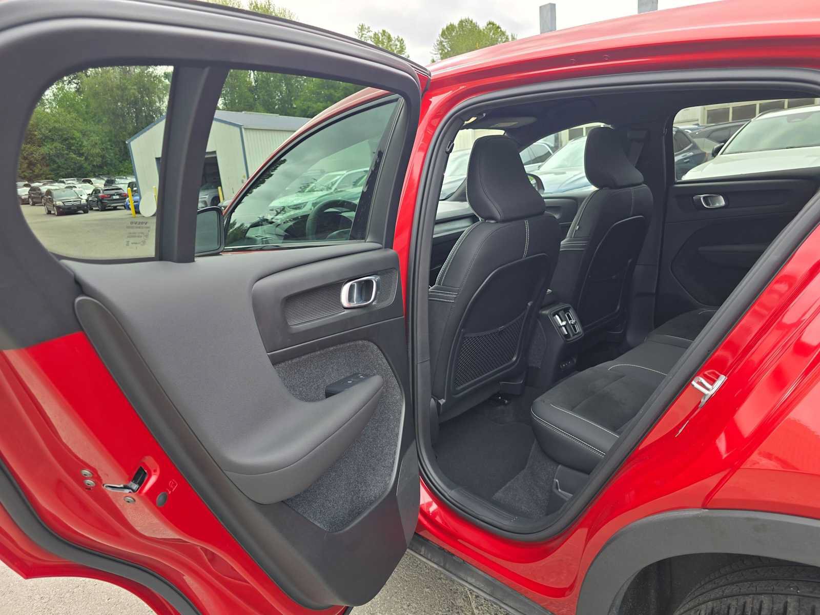 Certified 2023 Volvo C40 P8 Recharge Ultimate AWD/4WD image 17
