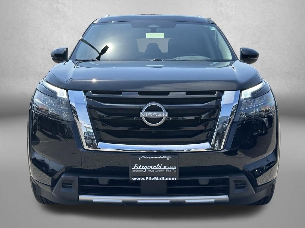 Used 2025 Nissan Pathfinder SL AWD/4WD image 2