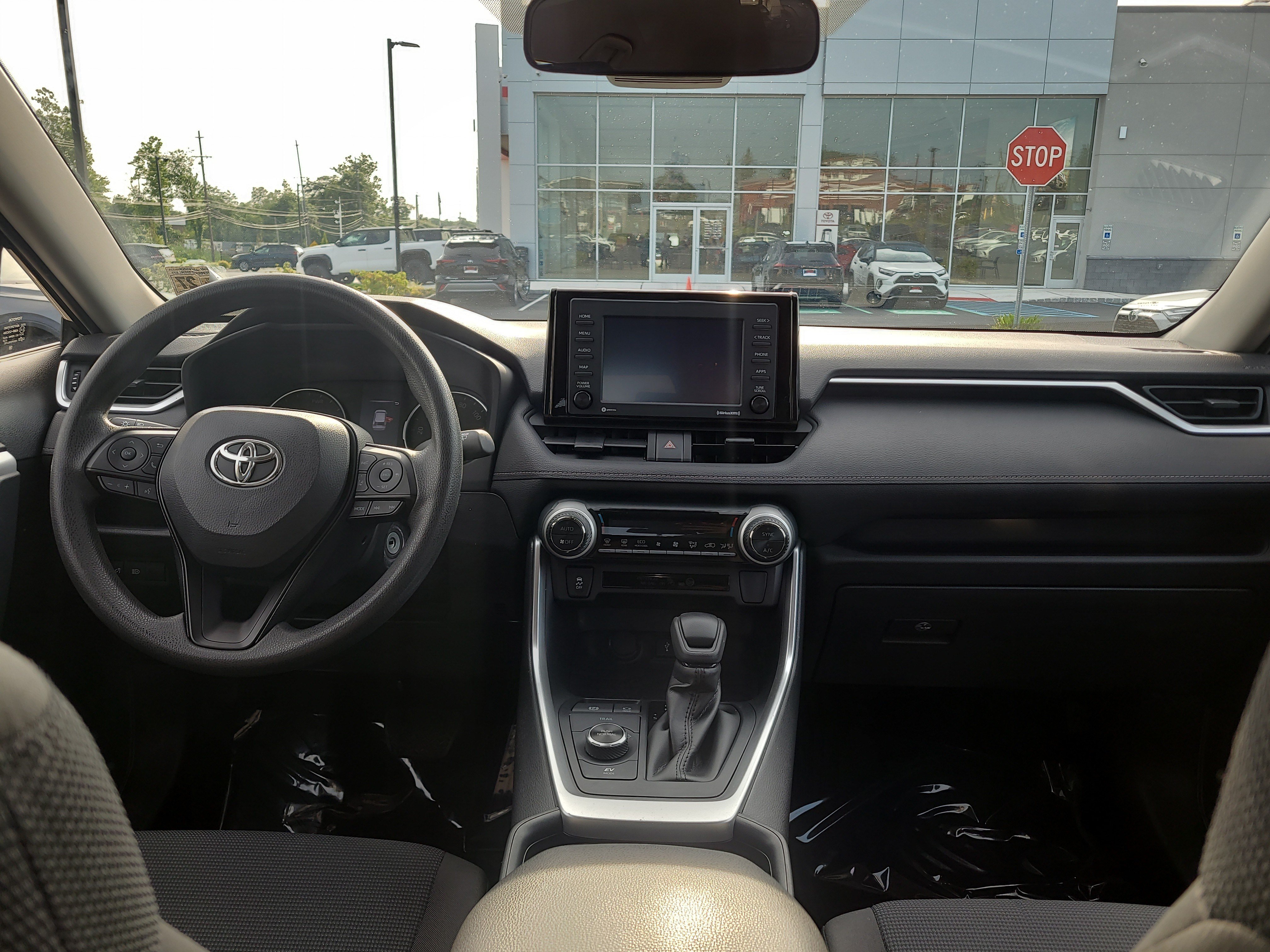 Certified 2022 Toyota RAV4 LE AWD/4WD image 18