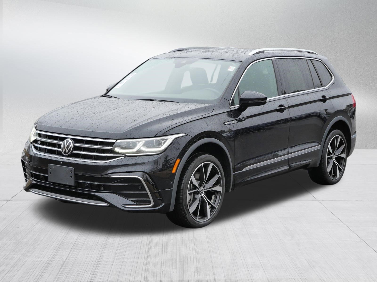 Used 2023 Volkswagen Tiguan SEL R-Line image 3