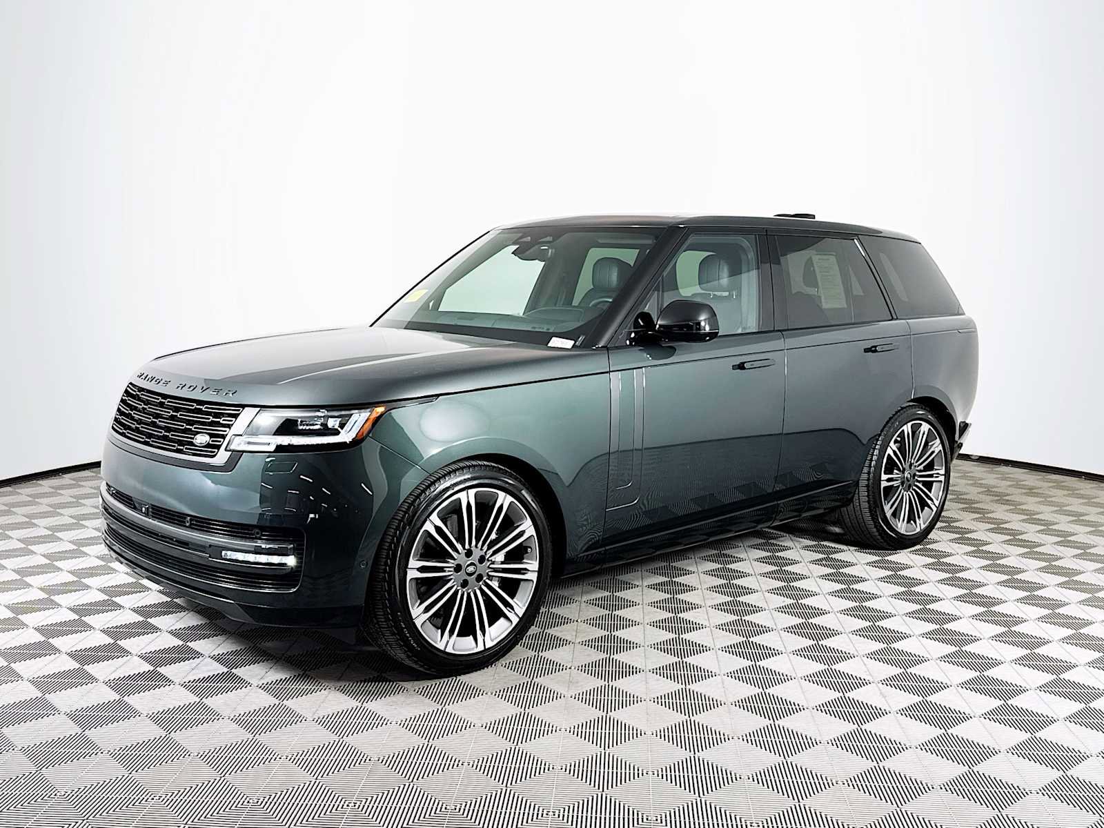Used 2024 Land Rover Range Rover SE video 1