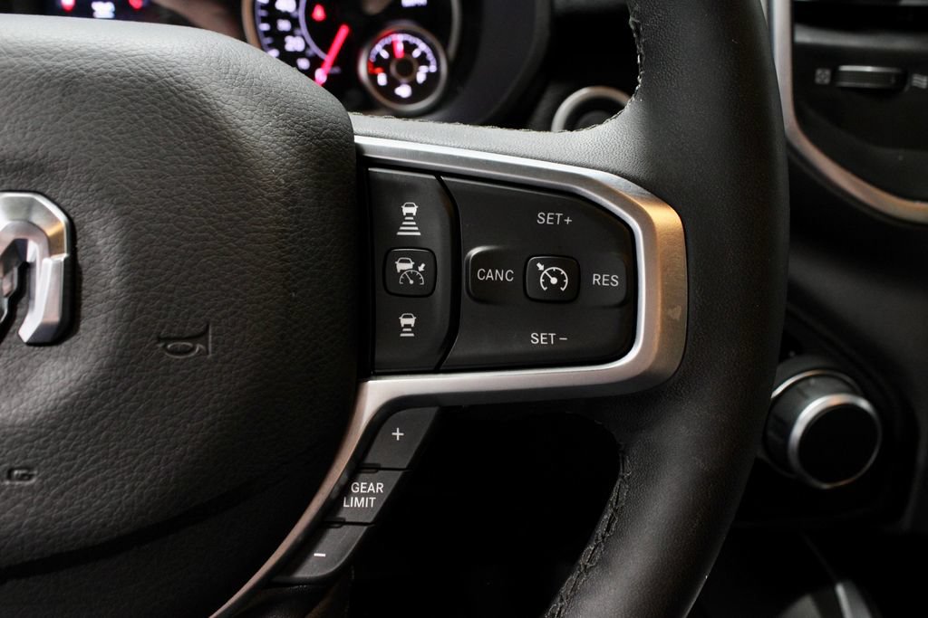 Used 2025 RAM 1500 Big Horn AWD/4WD image 31