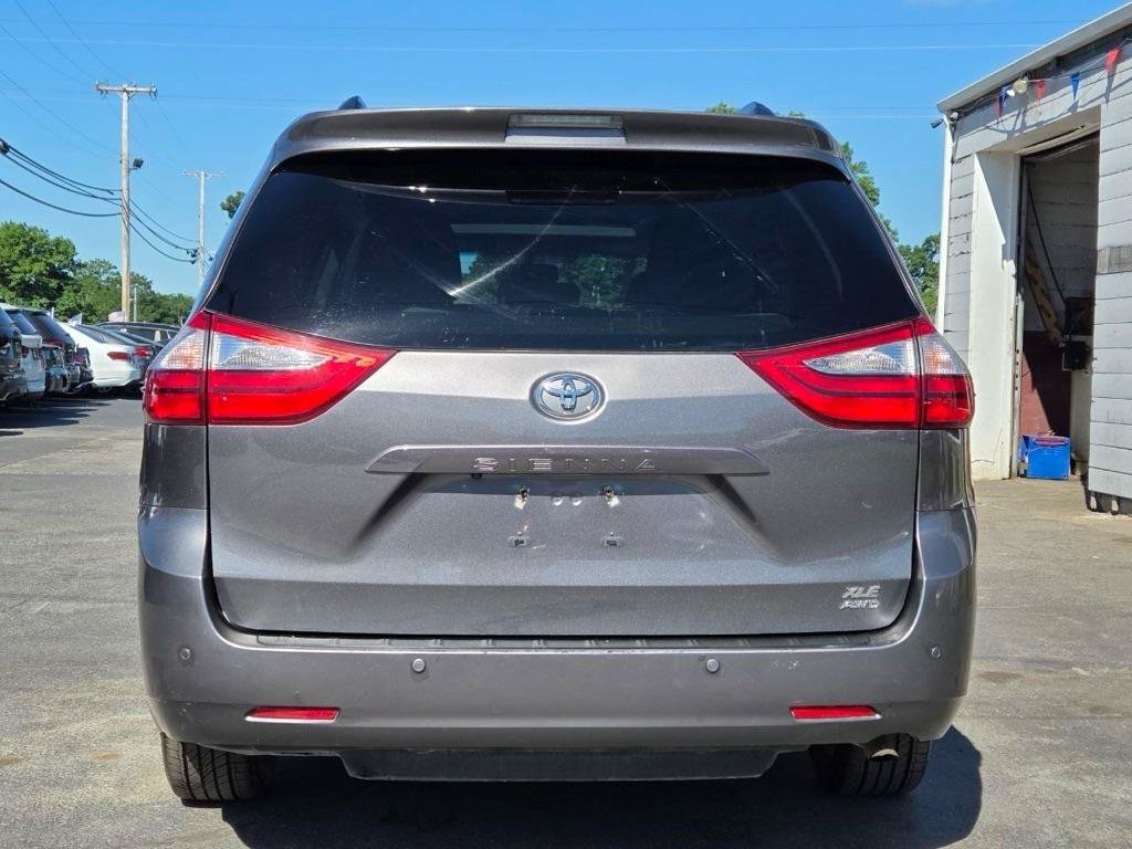 Used 2017 Toyota Sienna XLE w/ XLE Navigation Package AWD/4WD image 4