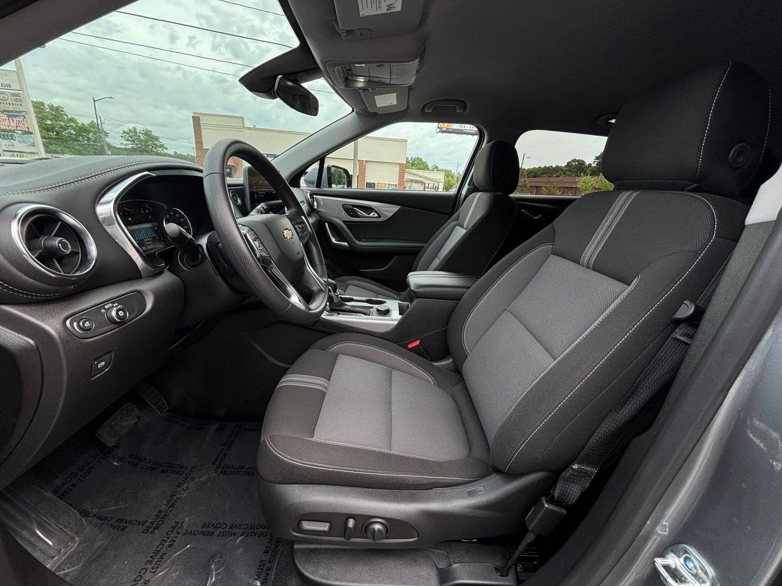 Used 2025 Chevrolet Blazer LT FWD image 33