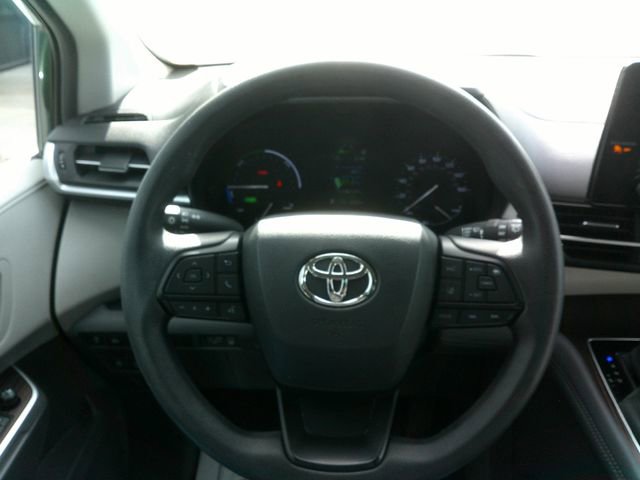 Used 2024 Toyota Sienna LE image 12