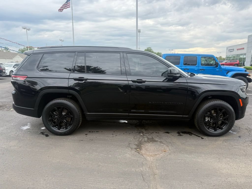 Used 2024 Jeep Grand Cherokee L Altitude AWD/4WD image 8