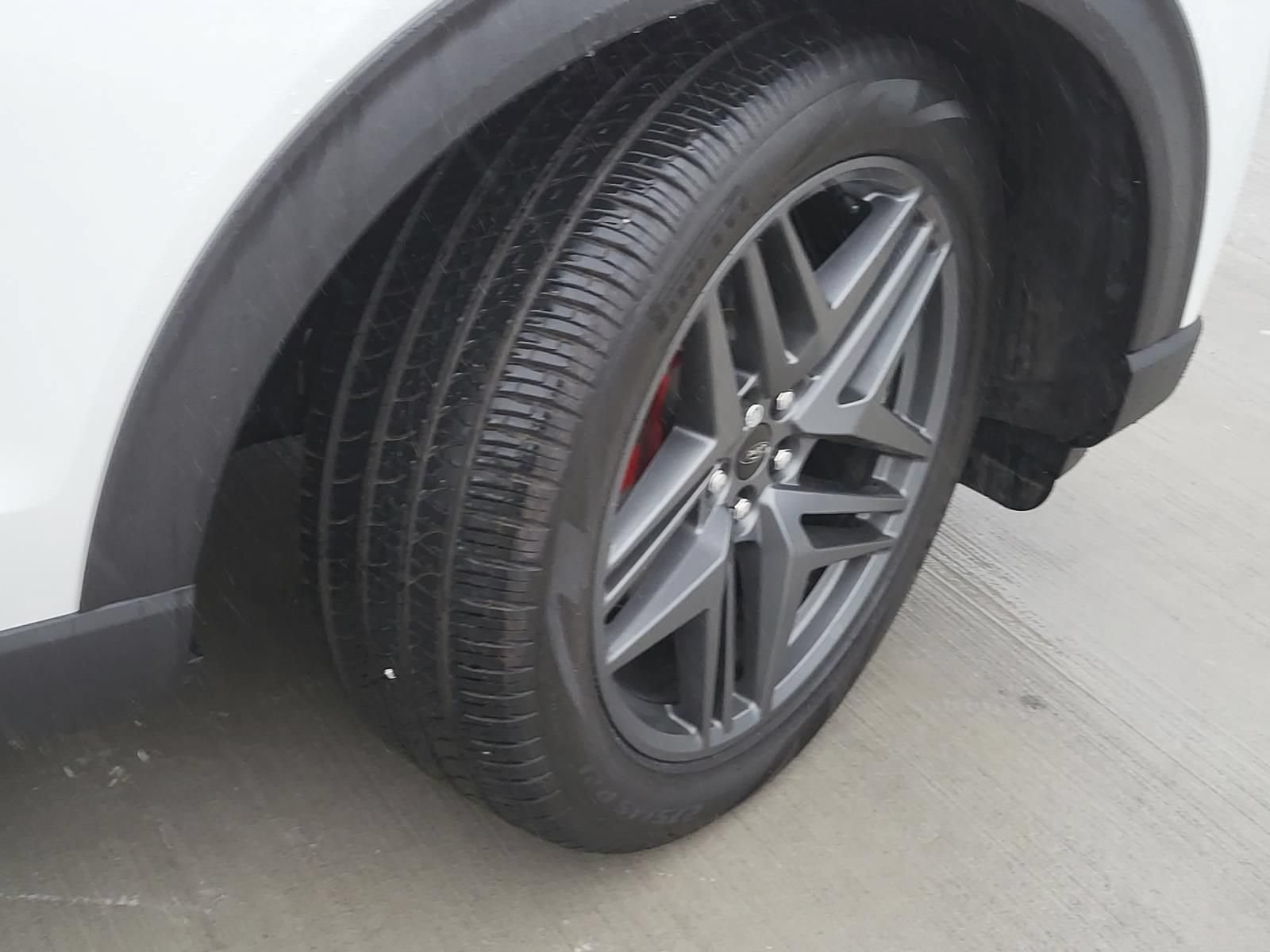Used 2025 Ford Explorer ST AWD/4WD image 7
