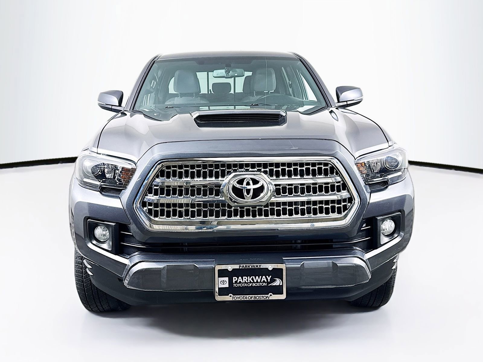 Used 2017 Toyota Tacoma TRD Sport image 2