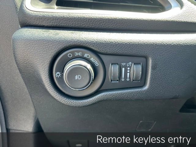 Used 2021 Chrysler Pacifica Touring-L w/ Uconnect Theater Family Group AWD/4WD image 10