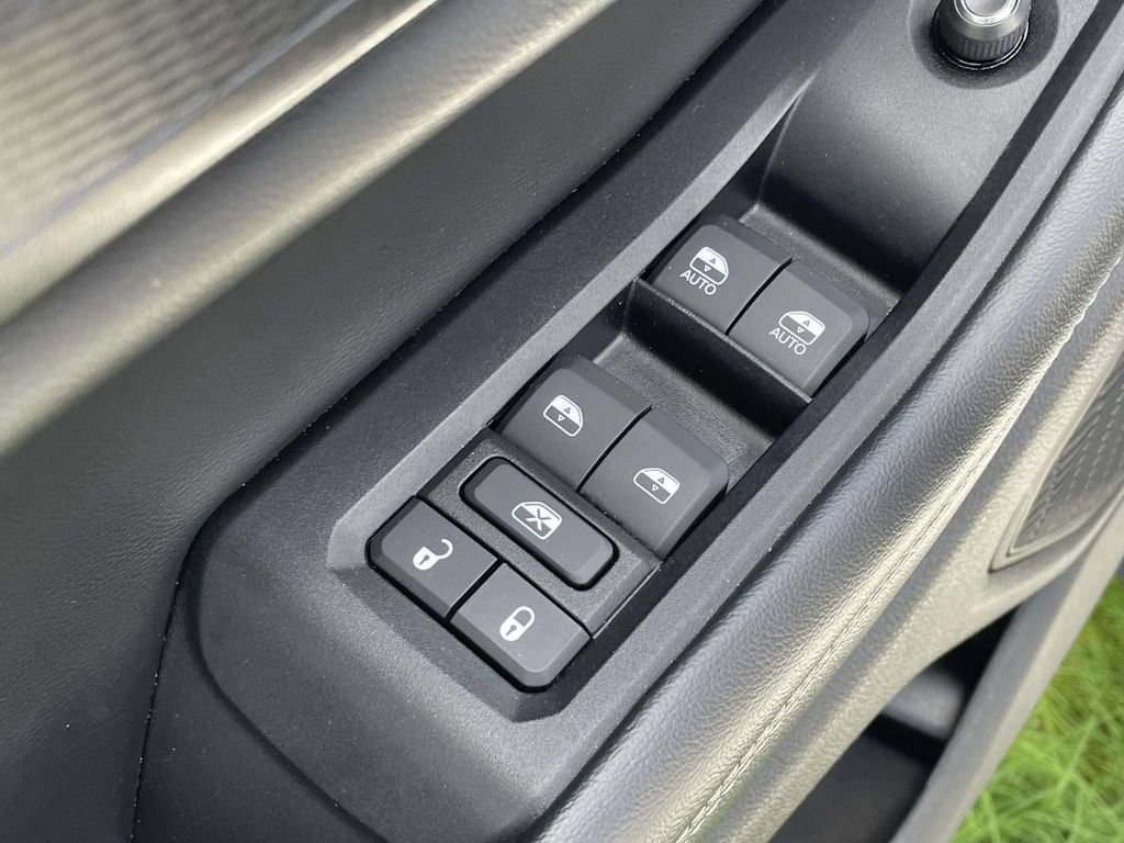 Used 2023 Jeep Grand Cherokee Altitude AWD/4WD image 15