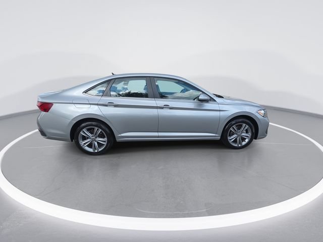 Used 2024 Volkswagen Jetta SE FWD image 9