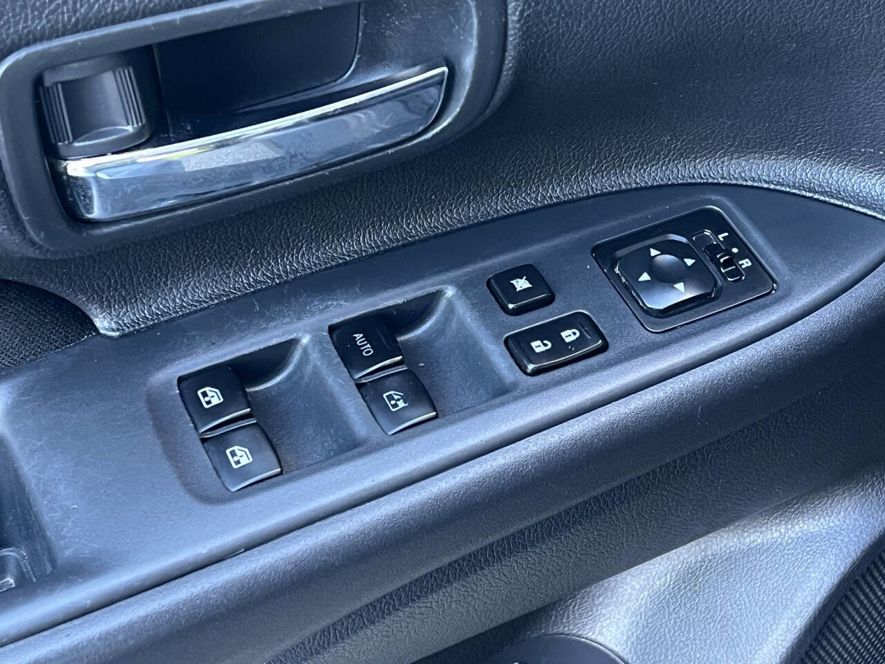 Used 2018 Mitsubishi Outlander ES image 30