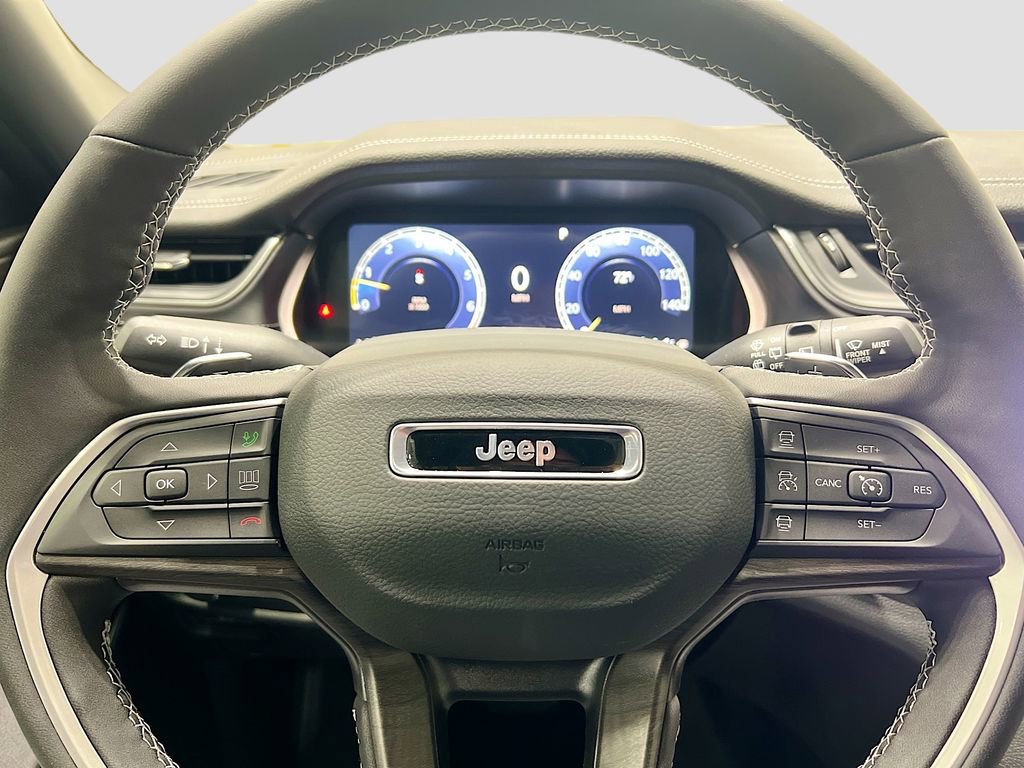 New 2025 Jeep Grand Cherokee L Limited w/ Black Appearance Package image 30