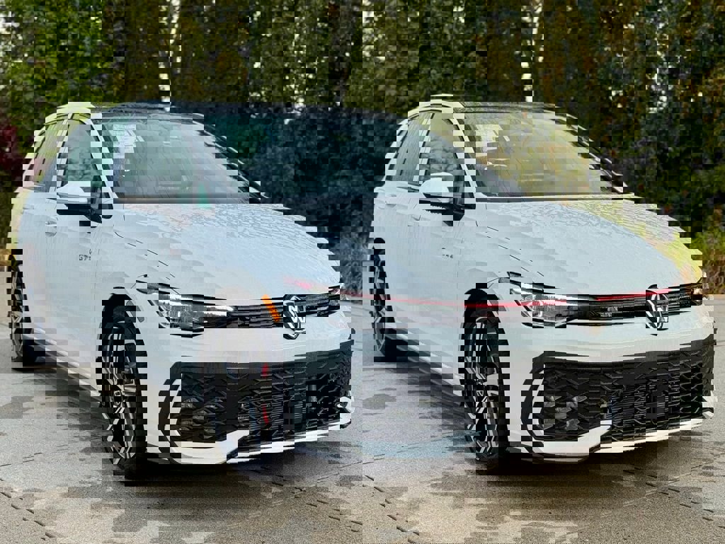 New 2025 Volkswagen GTI SE image 1