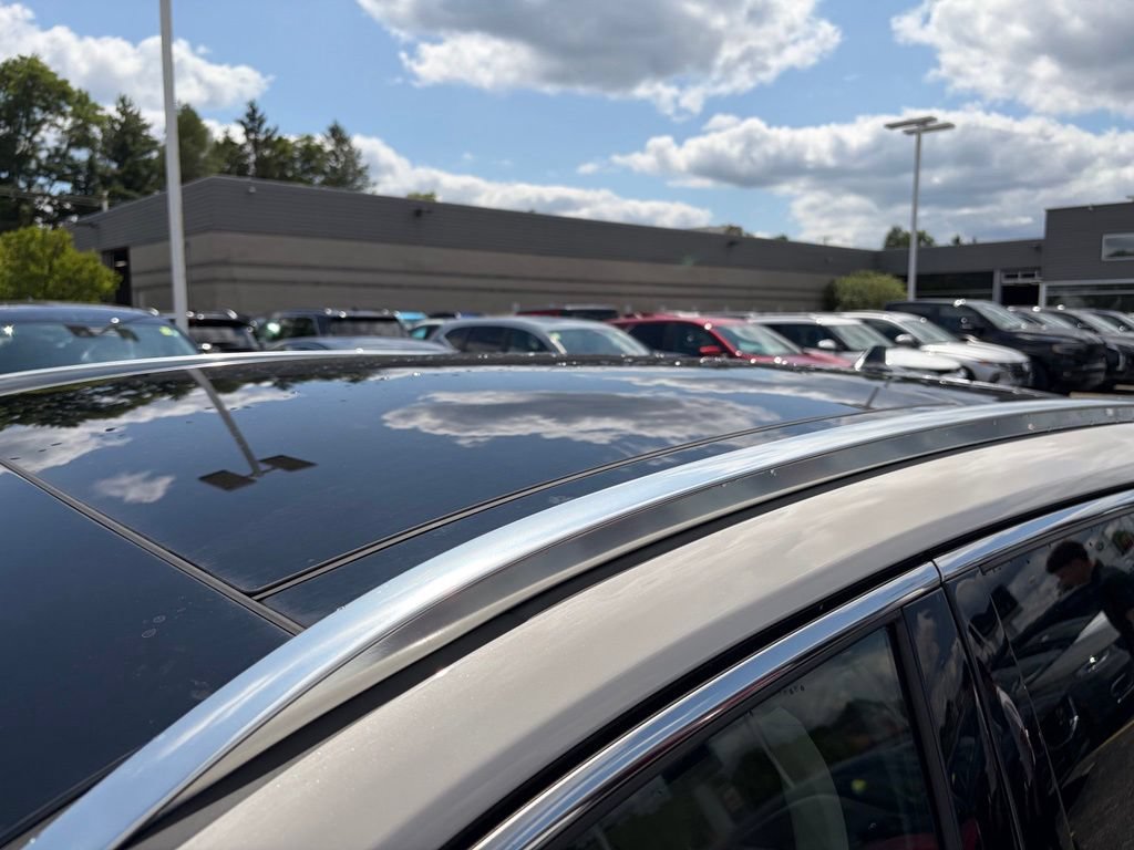 Used 2022 Lincoln Corsair AWD w/ Premium Package image 9