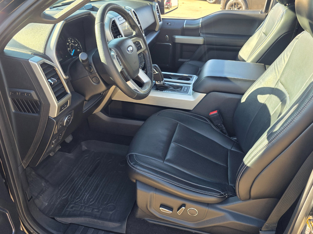 Used 2018 Ford F150 Lariat w/ Equipment Group 502A Luxury image 9