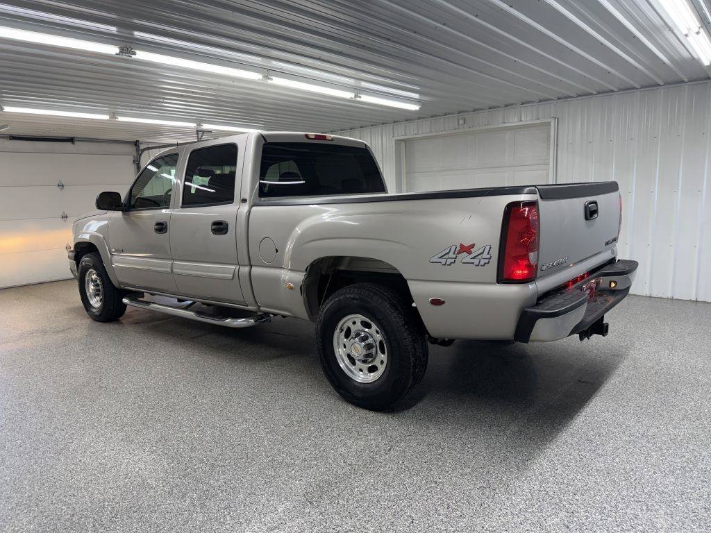 Used 2004 Chevrolet Silverado 2500 LT w/ Skid Plate Package AWD/4WD image 4