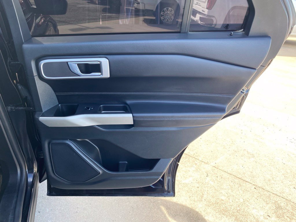 Used 2022 Ford Explorer XLT w/ Equipment Group 202A AWD/4WD image 19