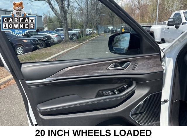 Used 2022 Jeep Grand Cherokee Overland AWD/4WD image 32