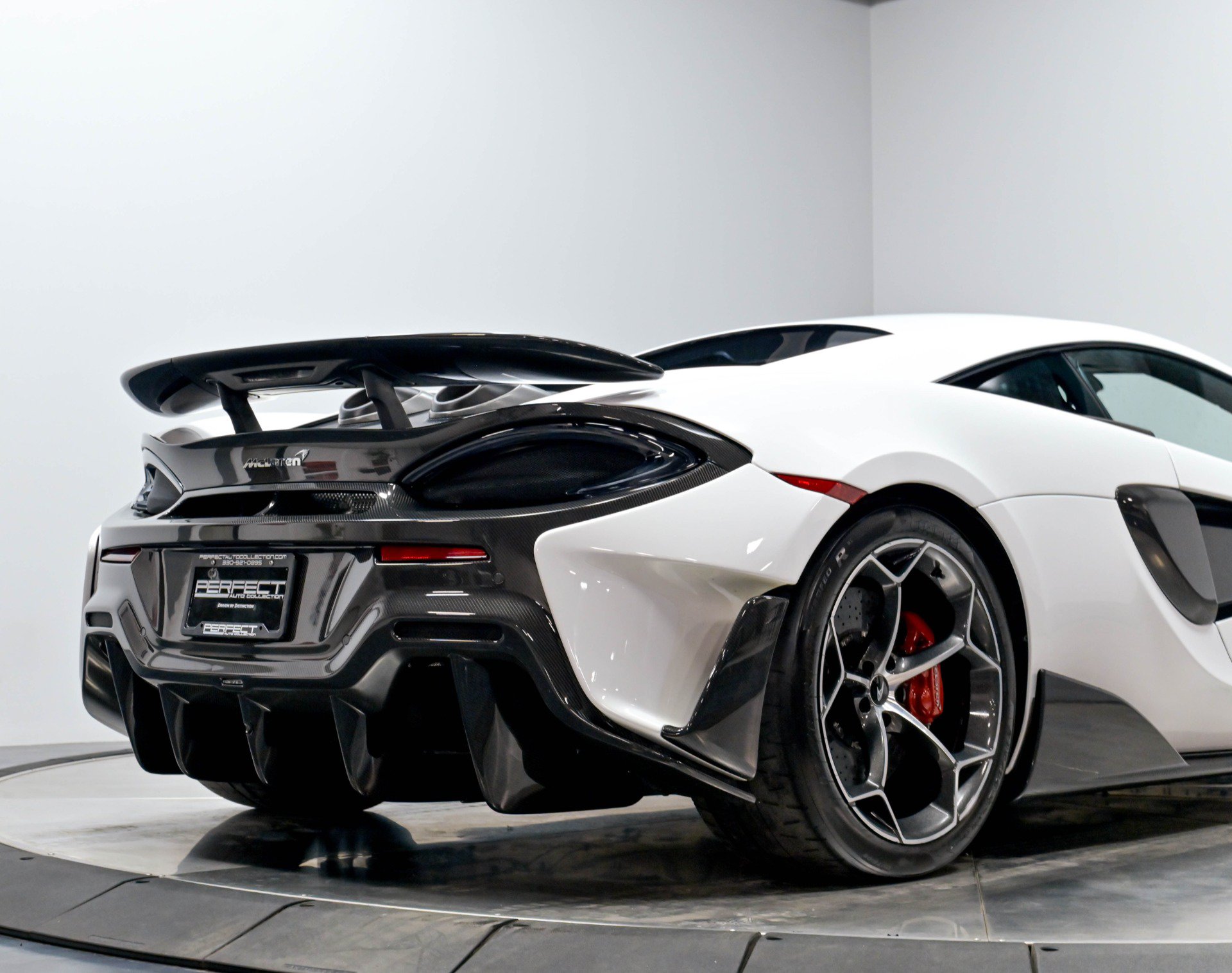 Used 2019 McLaren 600LT RWD image 16