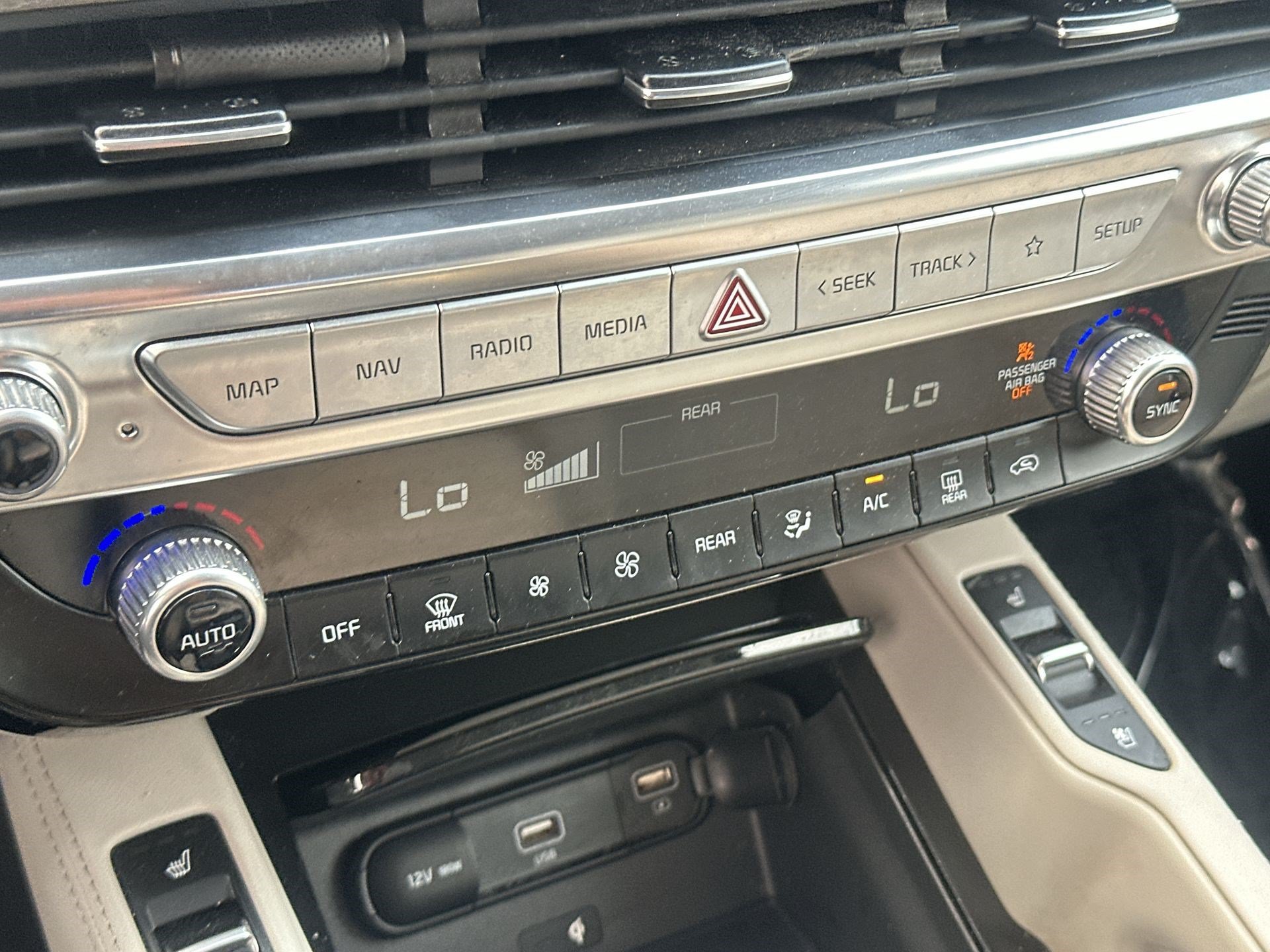 Certified 2022 Kia Telluride EX w/ EX Premium Package FWD image 16