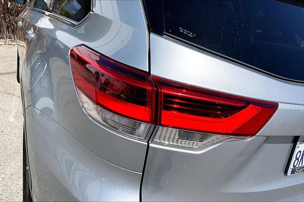 Used 2019 Toyota Highlander XLE w/ Carpet Mat Package (TMS) FWD image 23